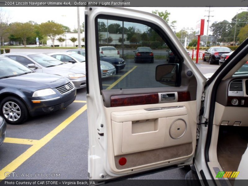 Oxford White / Light Parchment 2004 Lincoln Navigator Ultimate 4x4