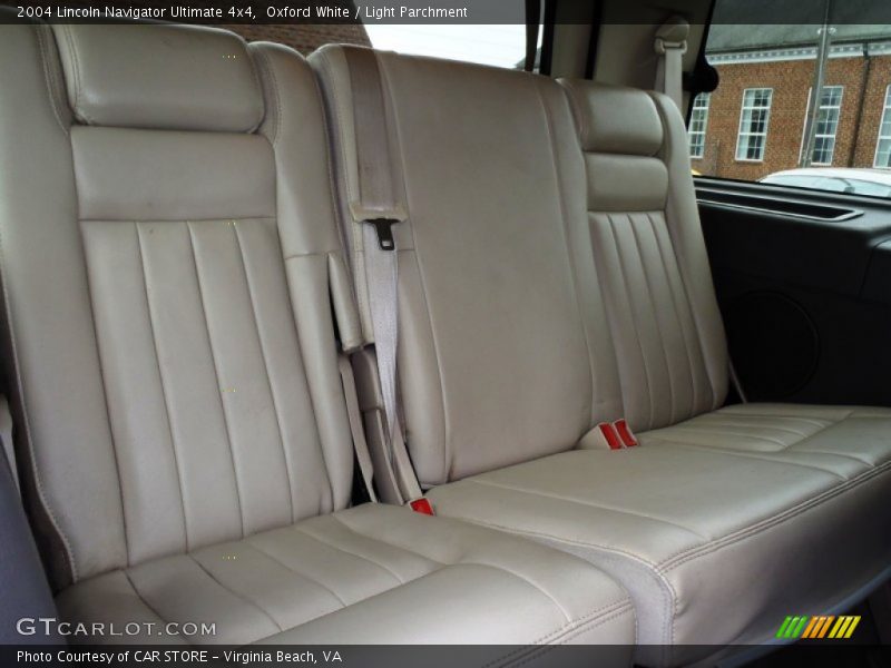 Oxford White / Light Parchment 2004 Lincoln Navigator Ultimate 4x4