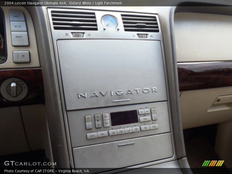 Oxford White / Light Parchment 2004 Lincoln Navigator Ultimate 4x4