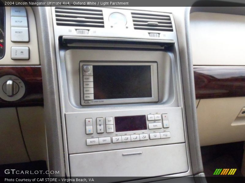 Oxford White / Light Parchment 2004 Lincoln Navigator Ultimate 4x4