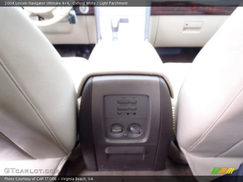 Oxford White / Light Parchment 2004 Lincoln Navigator Ultimate 4x4