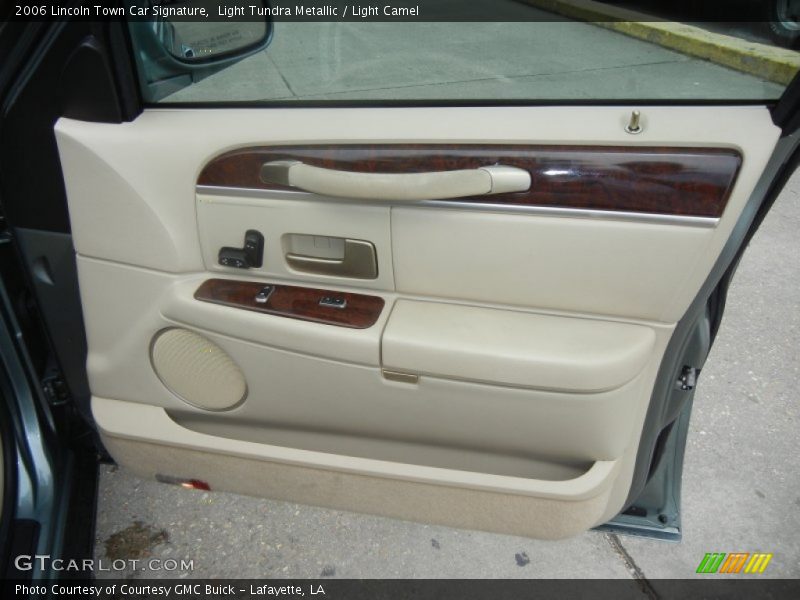 Light Tundra Metallic / Light Camel 2006 Lincoln Town Car Signature