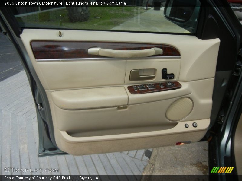 Light Tundra Metallic / Light Camel 2006 Lincoln Town Car Signature