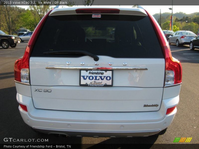 Ice White / Off Black 2013 Volvo XC90 3.2