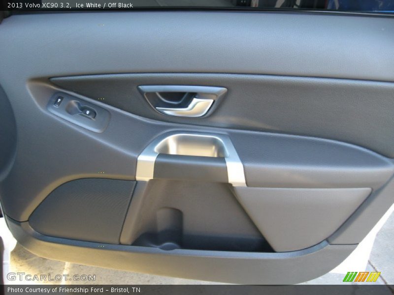 Ice White / Off Black 2013 Volvo XC90 3.2