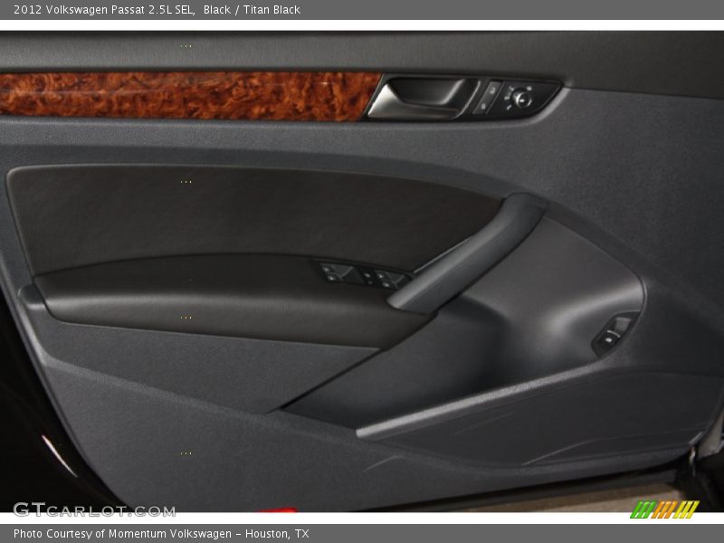 Black / Titan Black 2012 Volkswagen Passat 2.5L SEL
