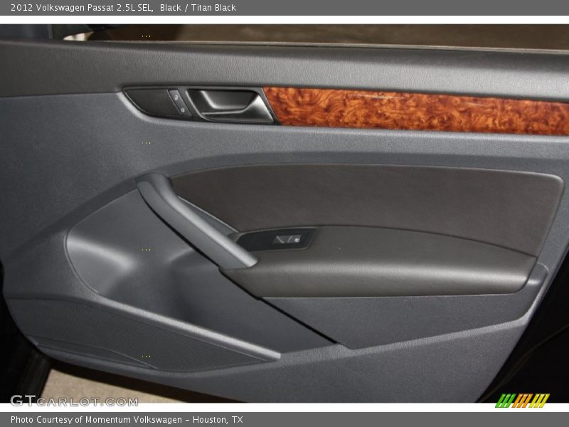 Black / Titan Black 2012 Volkswagen Passat 2.5L SEL