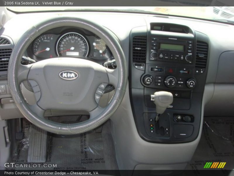 Dashboard of 2006 Sedona LX
