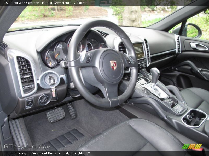 Meteor Grey Metallic / Black 2011 Porsche Cayenne