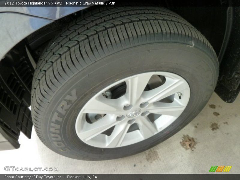Magnetic Gray Metallic / Ash 2012 Toyota Highlander V6 4WD