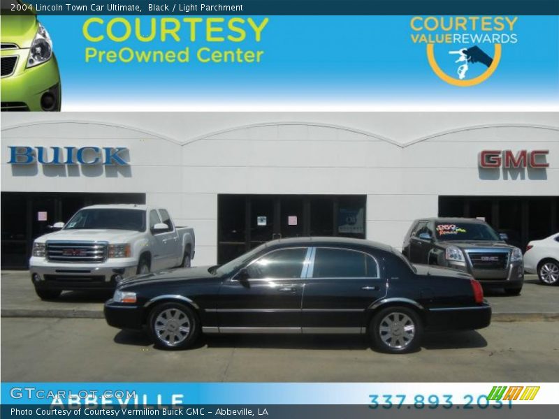 Black / Light Parchment 2004 Lincoln Town Car Ultimate