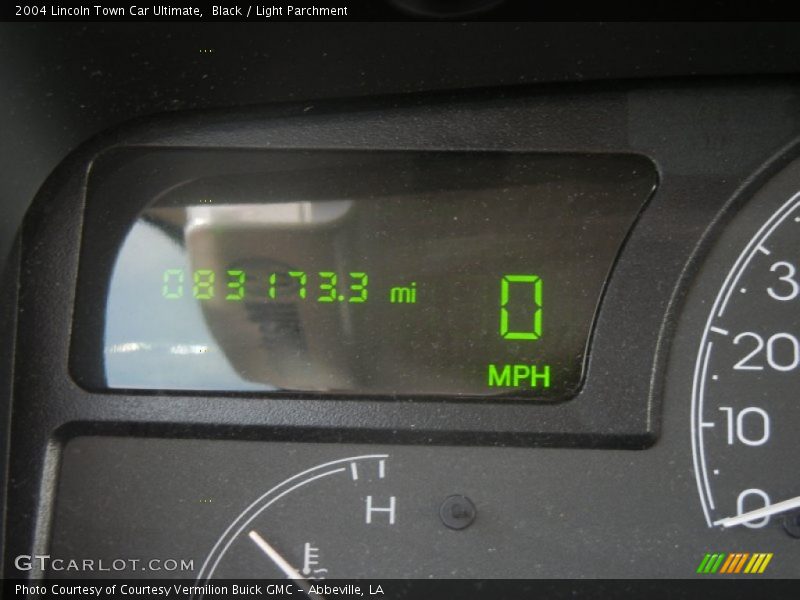 Black / Light Parchment 2004 Lincoln Town Car Ultimate