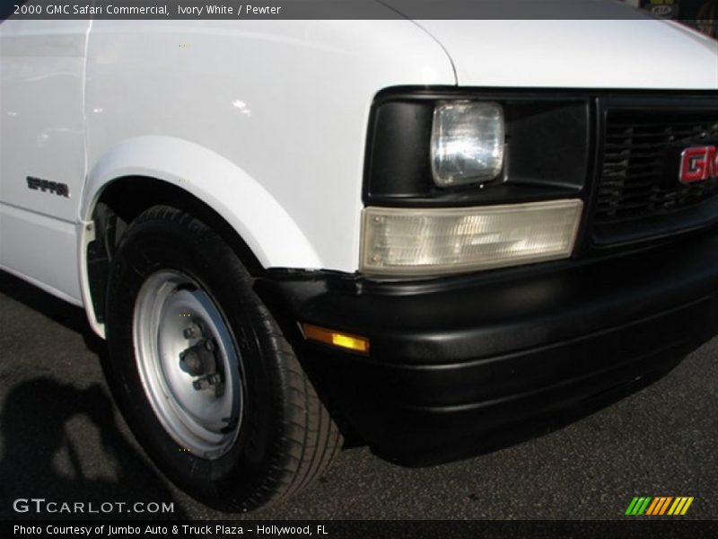 Ivory White / Pewter 2000 GMC Safari Commercial