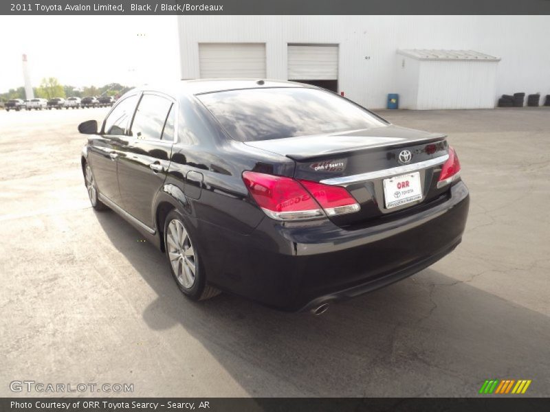 Black / Black/Bordeaux 2011 Toyota Avalon Limited