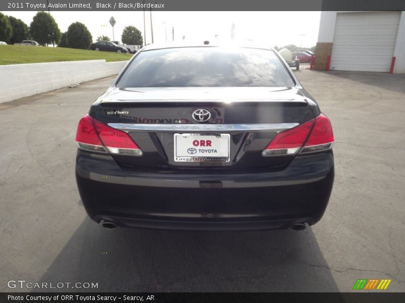 Black / Black/Bordeaux 2011 Toyota Avalon Limited