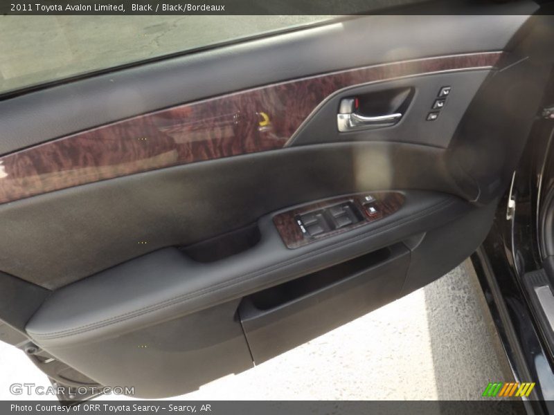 Black / Black/Bordeaux 2011 Toyota Avalon Limited