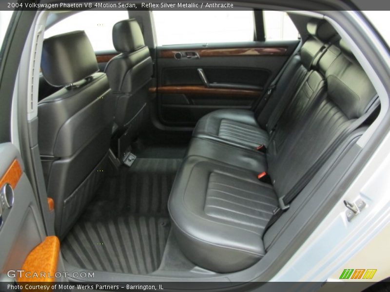 Reflex Silver Metallic / Anthracite 2004 Volkswagen Phaeton V8 4Motion Sedan