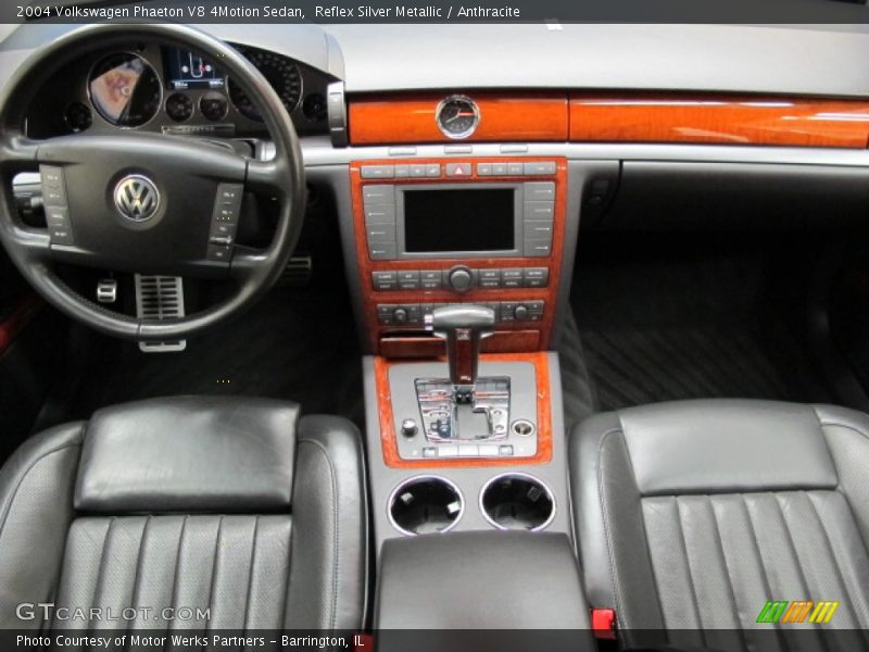Reflex Silver Metallic / Anthracite 2004 Volkswagen Phaeton V8 4Motion Sedan