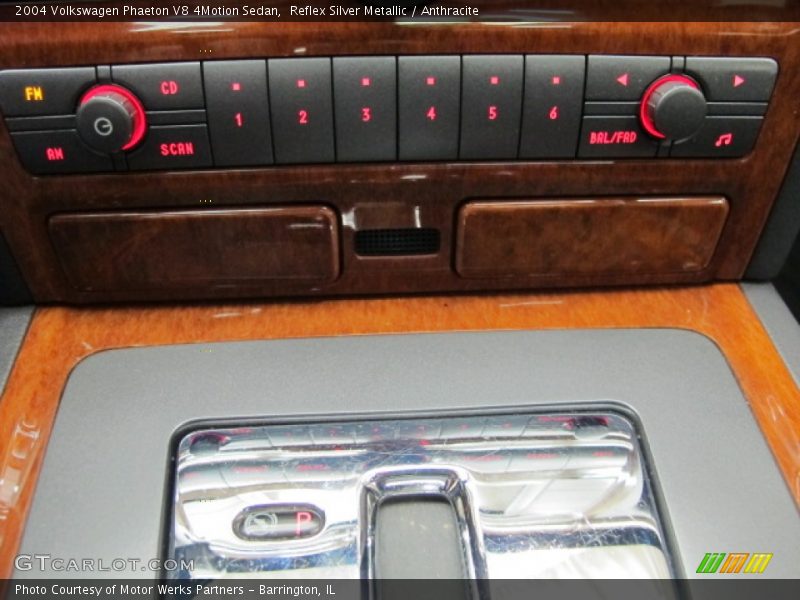 Reflex Silver Metallic / Anthracite 2004 Volkswagen Phaeton V8 4Motion Sedan