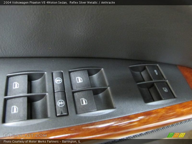 Reflex Silver Metallic / Anthracite 2004 Volkswagen Phaeton V8 4Motion Sedan