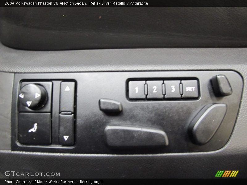 Reflex Silver Metallic / Anthracite 2004 Volkswagen Phaeton V8 4Motion Sedan