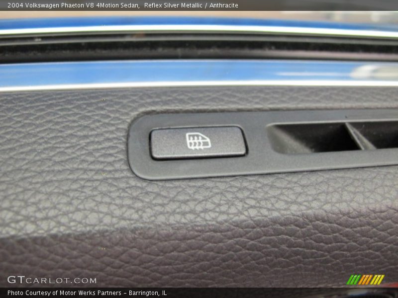 Reflex Silver Metallic / Anthracite 2004 Volkswagen Phaeton V8 4Motion Sedan