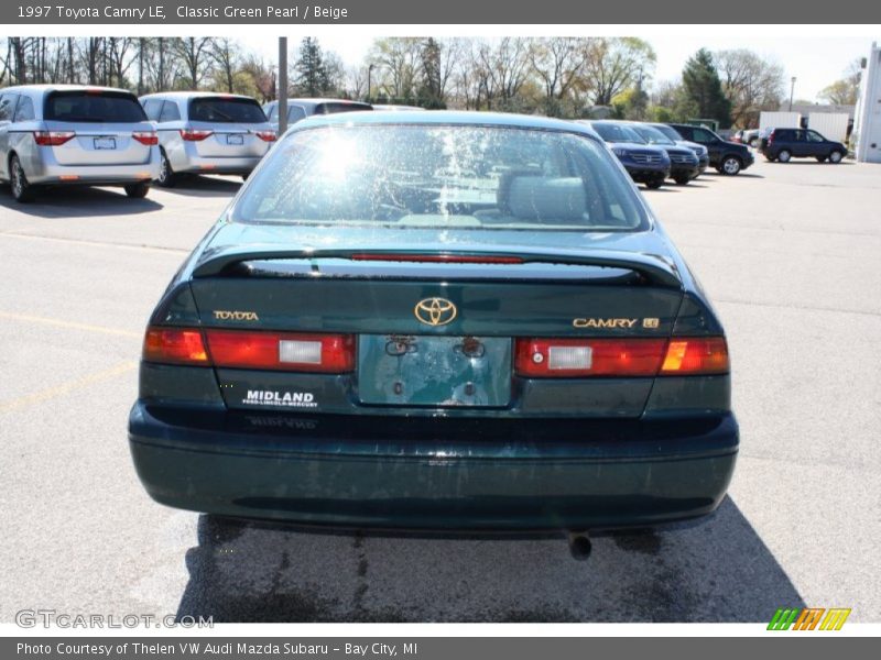 Classic Green Pearl / Beige 1997 Toyota Camry LE