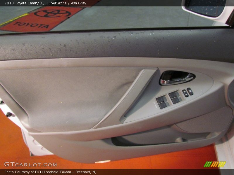 Super White / Ash Gray 2010 Toyota Camry LE