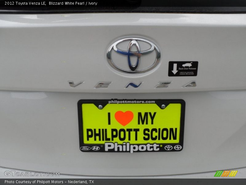Blizzard White Pearl / Ivory 2012 Toyota Venza LE