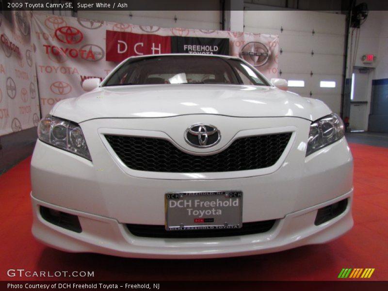 Super White / Ash 2009 Toyota Camry SE