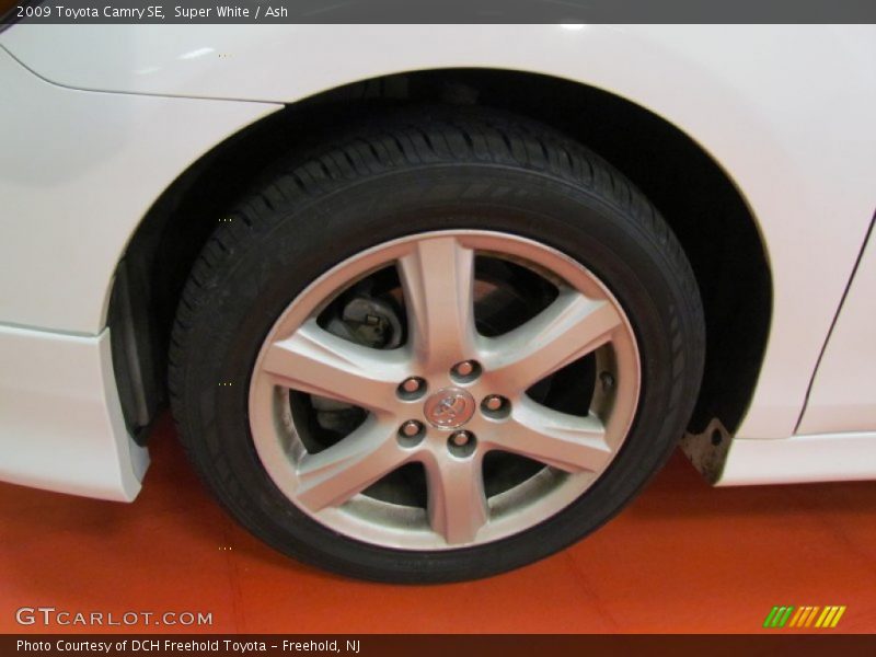 Super White / Ash 2009 Toyota Camry SE