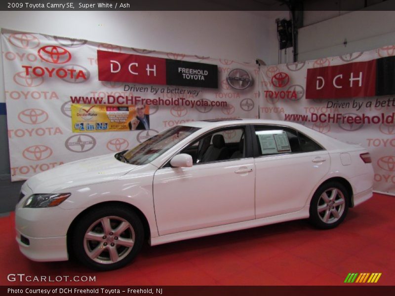 Super White / Ash 2009 Toyota Camry SE