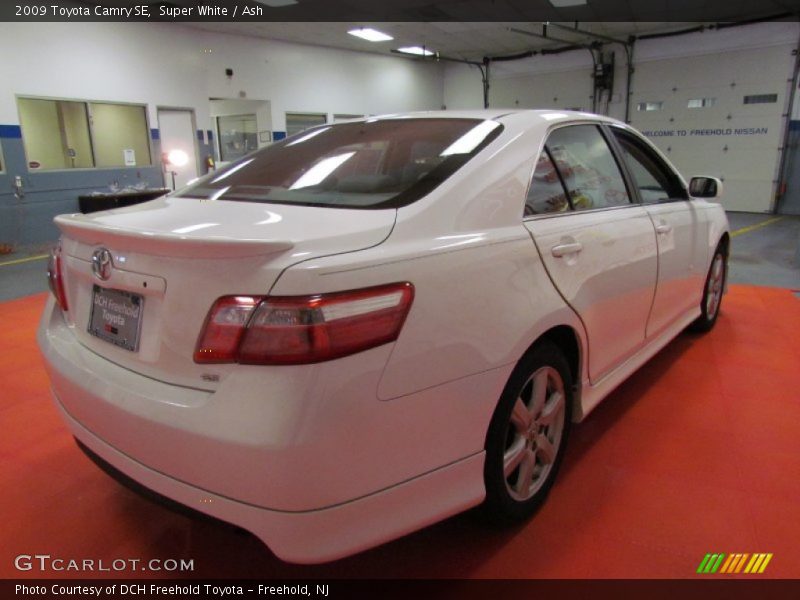 Super White / Ash 2009 Toyota Camry SE