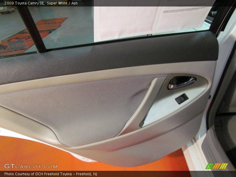 Super White / Ash 2009 Toyota Camry SE