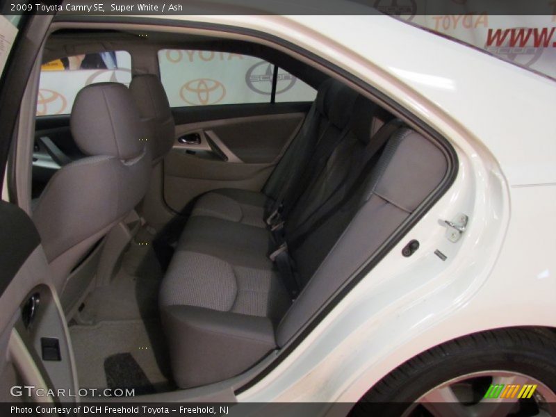 Super White / Ash 2009 Toyota Camry SE