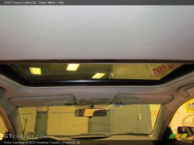 Super White / Ash 2009 Toyota Camry SE