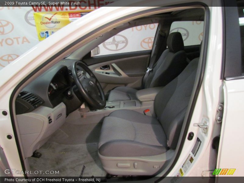 Super White / Ash 2009 Toyota Camry SE