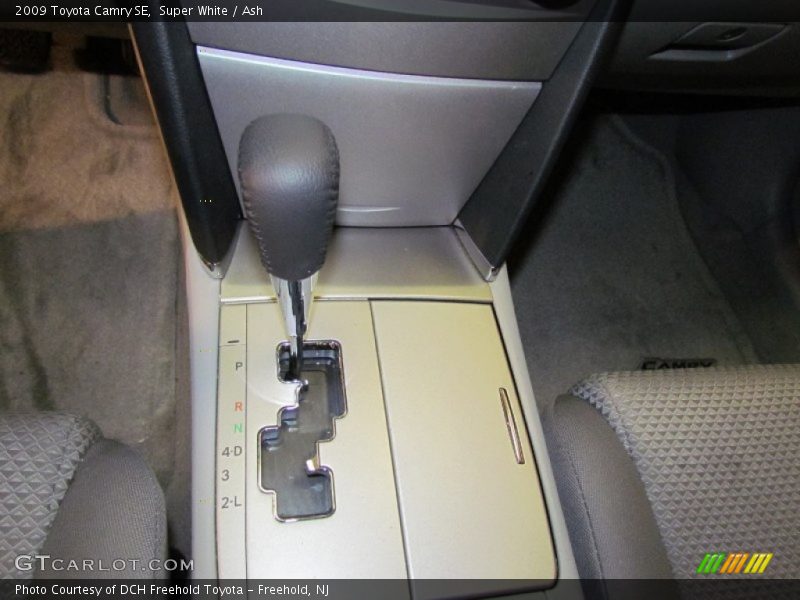Super White / Ash 2009 Toyota Camry SE