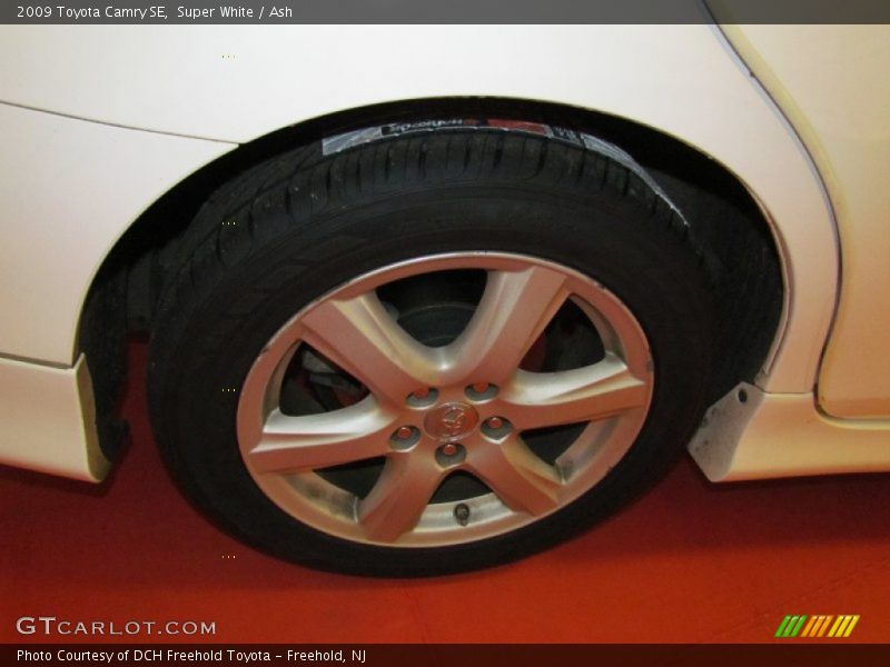 Super White / Ash 2009 Toyota Camry SE