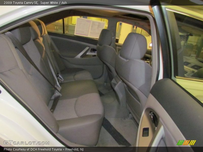 Super White / Ash 2009 Toyota Camry SE