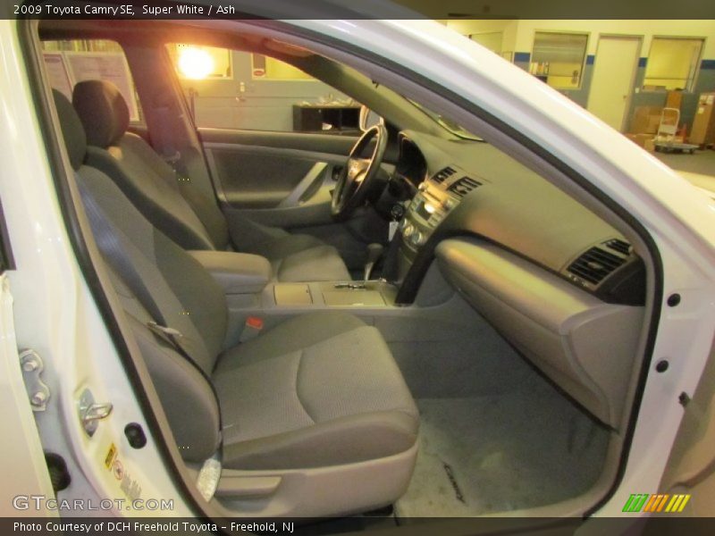 Super White / Ash 2009 Toyota Camry SE
