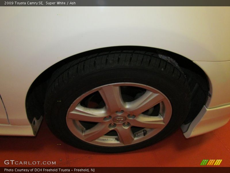Super White / Ash 2009 Toyota Camry SE