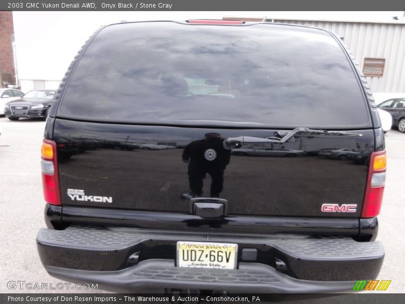 Onyx Black / Stone Gray 2003 GMC Yukon Denali AWD
