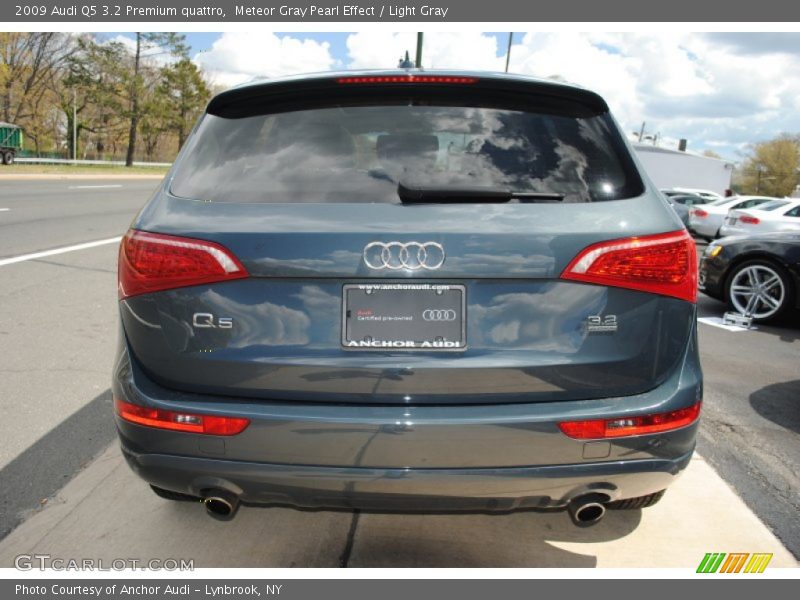 Meteor Gray Pearl Effect / Light Gray 2009 Audi Q5 3.2 Premium quattro