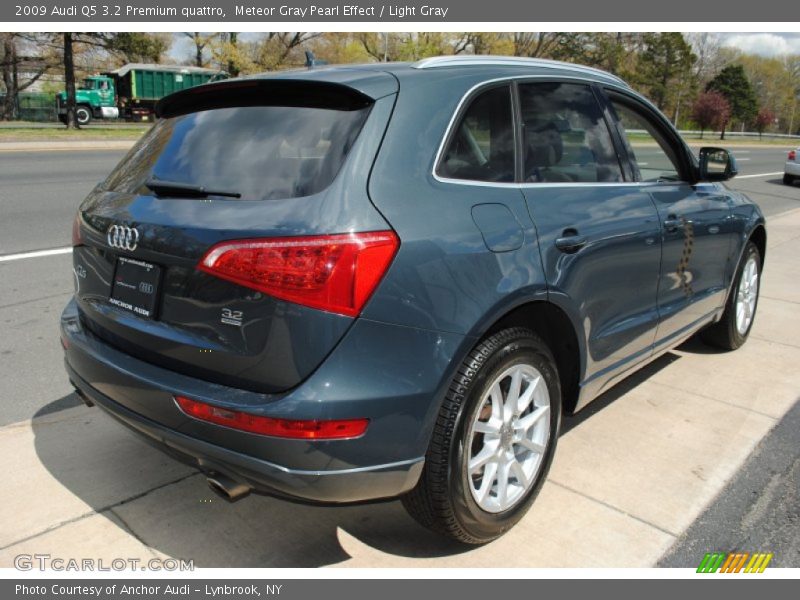 Meteor Gray Pearl Effect / Light Gray 2009 Audi Q5 3.2 Premium quattro