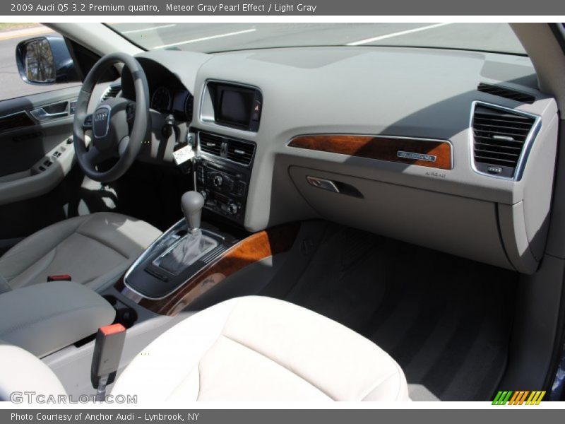 Meteor Gray Pearl Effect / Light Gray 2009 Audi Q5 3.2 Premium quattro
