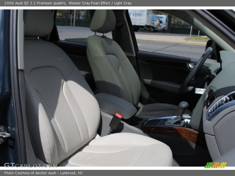 Meteor Gray Pearl Effect / Light Gray 2009 Audi Q5 3.2 Premium quattro