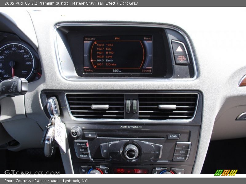 Meteor Gray Pearl Effect / Light Gray 2009 Audi Q5 3.2 Premium quattro