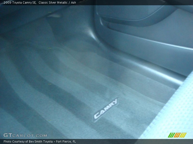 Classic Silver Metallic / Ash 2009 Toyota Camry SE