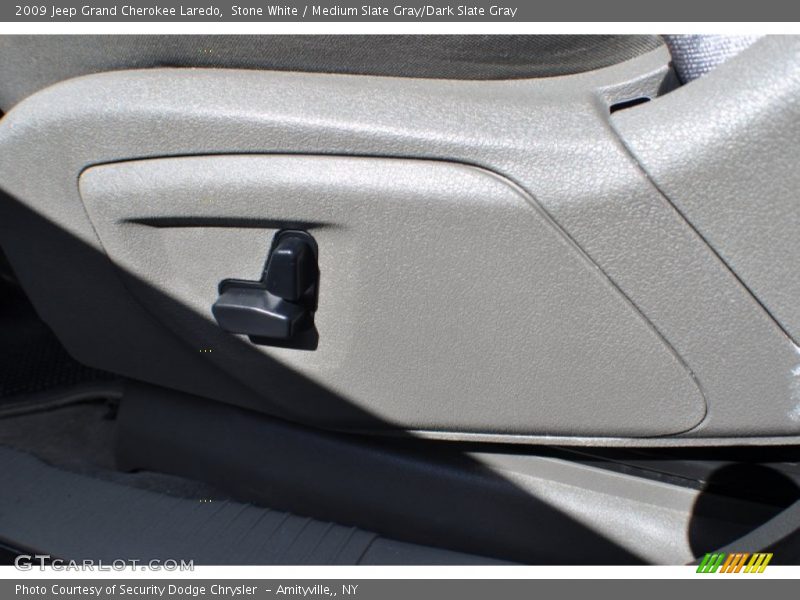 Stone White / Medium Slate Gray/Dark Slate Gray 2009 Jeep Grand Cherokee Laredo